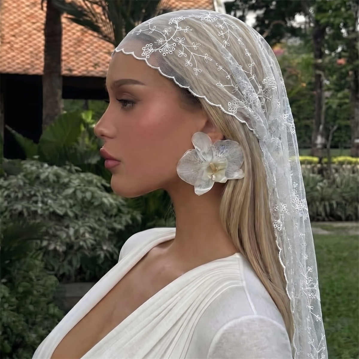 Women Fashion Necktie - ผ้าคลุมศีรษะลูกไม้ลายดอกไม้สีขาวสำหรับผู้หญิง ผ้าโปร่งบางผูกด้านหลัง ผ้าพันคอแบบผูก ผ้าพันคอคลุมผม ผ้าพันคอคลุมคอสุดหรู ผ้าคลุมศีรษะเจ้าสาว