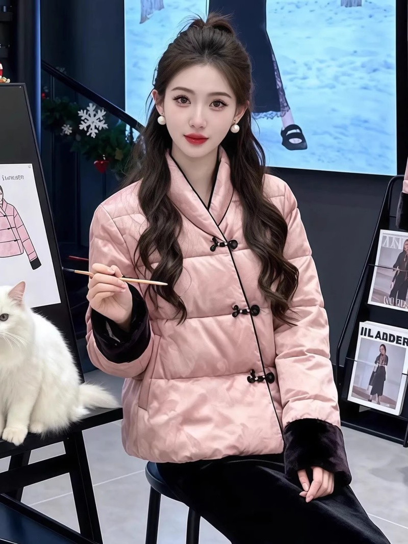 Women'S Fashion Quilted Jacket - เสื้อแจ็คเก็ตผ้าควิลท์สีชมพูอุ่นสำหรับผู้หญิง, เสื้อโค้ทกันหนาวแบบจีนดั้งเดิม คอตั้ง, เสื้อคลุมแฟชั่นบุหนา - W2365