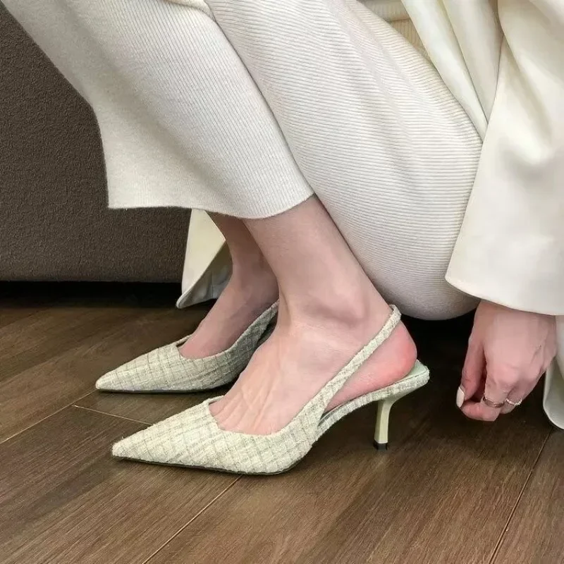 แบรนด์แฟชั่นออกแบบรองเท้าส้นตึ - Women Fashion Brand บทวิจารณ์และราคา